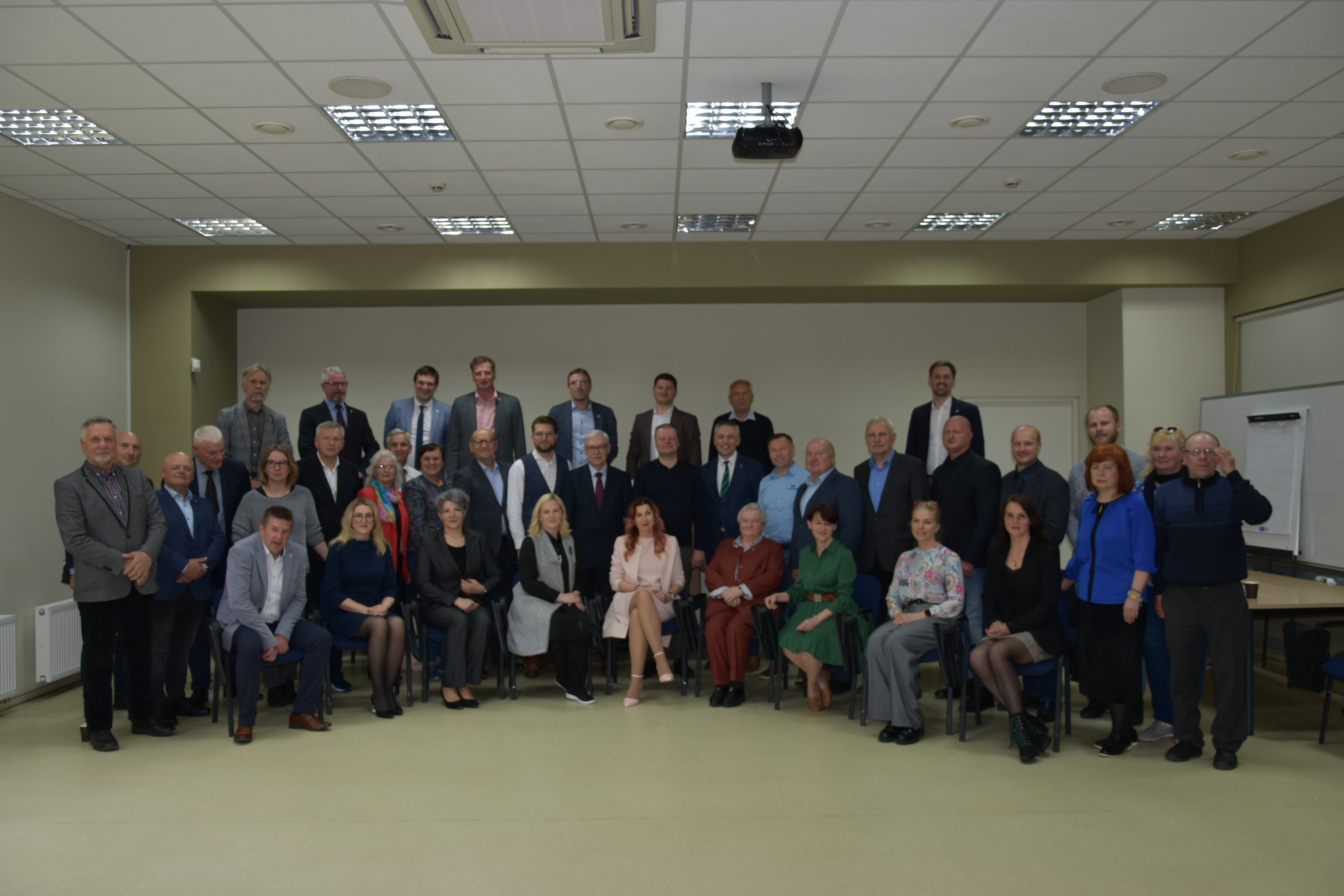 Demokratų frakcija „Vardan Lietuvos“ posėdžiavo Panevėžyje: su vietos bendruomenėmis aptarti sveikatos, socialiniai, švietimo, verslo ir žemės ūkio klausimai