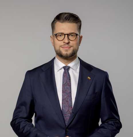 Lukas Savickas: „Lietuvoje veikiantys bankai ir toliau turi prisidėti prie šalies saugumo“
