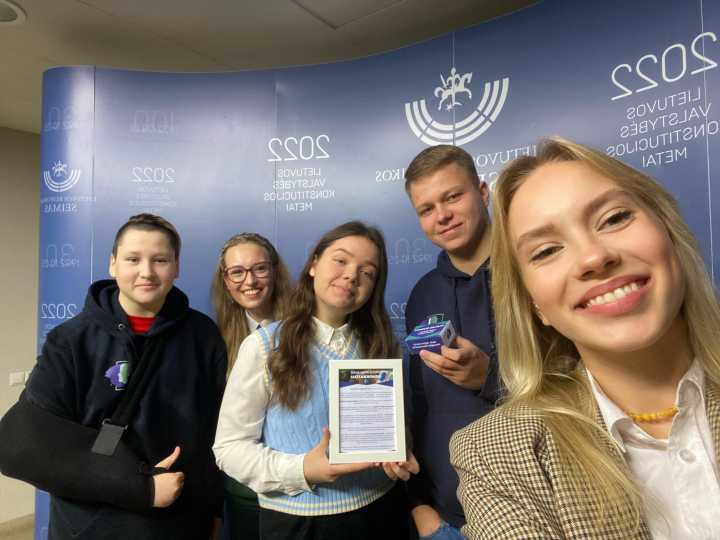 Remigijui Žemaitaičiui įteiktas muilas burnai išsiplauti