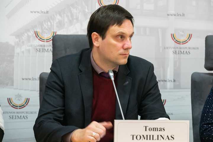 T. Tomilinas: pigiau keliauti tarpmiestiniu transportu turėtų ne tik studentai, bet ir moksleiviai