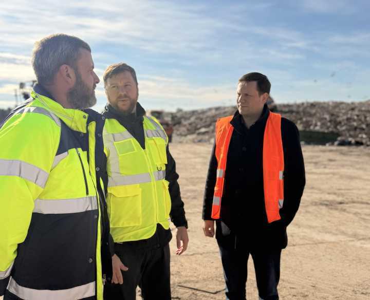 Gyvenimas sąvartyno kaimynystėje: supuvusių kiaušinių tvaikas ir nuolatinis šiukšliavežių srautas