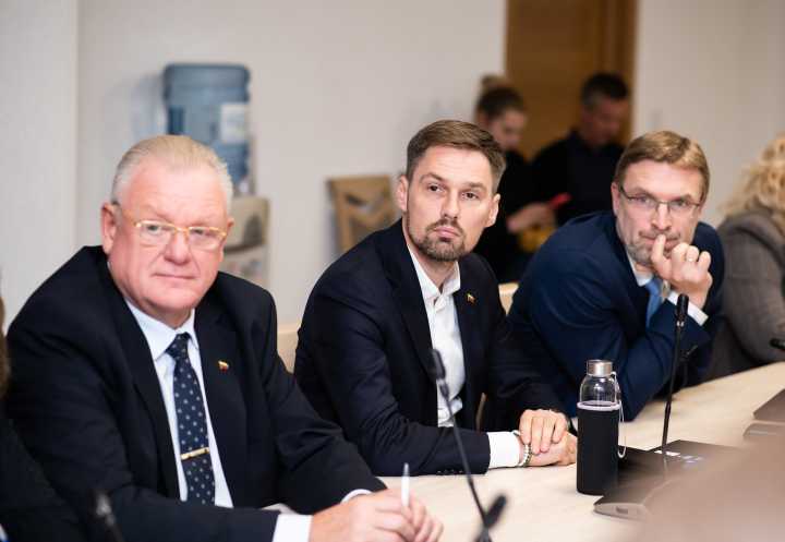 Demokratai: „Tai, ką daro monopolistas Lietuvos paštas, yra spaudos naikinimas“