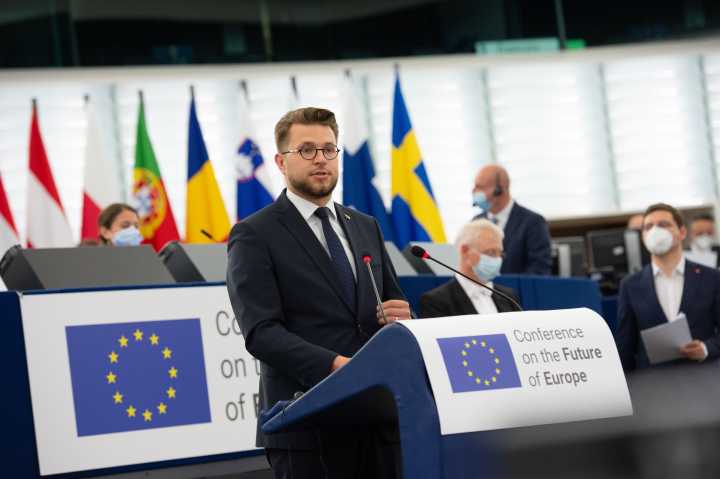 Laikas kompensuoti gyventojams elektros tiekėjų neteisėtai taikytas baudas