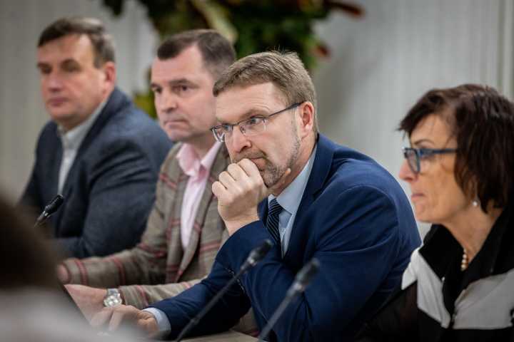 Demokratai: neūkiška Susisiekimo ministerijos veikla gyventojams kainuoja tūkstančius eurų