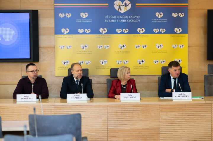 Verslas prašo pagalbos: dėl komercinių bankų ribojimų tenka keltis į Lenkiją