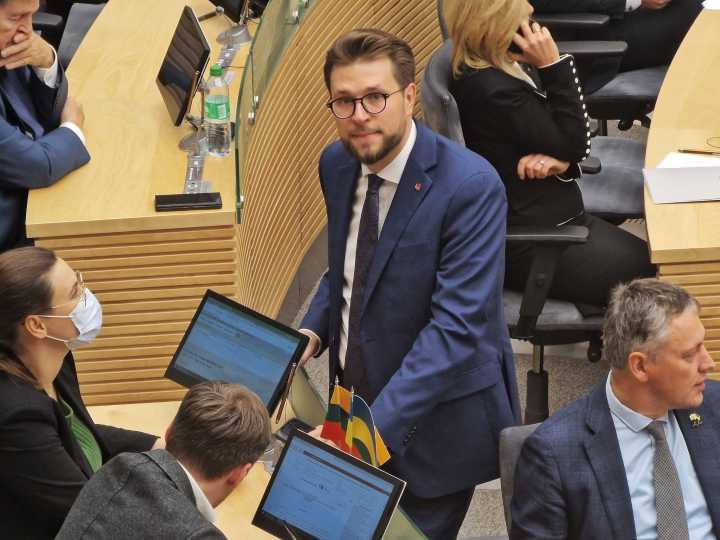 Seimo opozicija ir be „valstiečių“ surinko parašus neeilinei sesijai